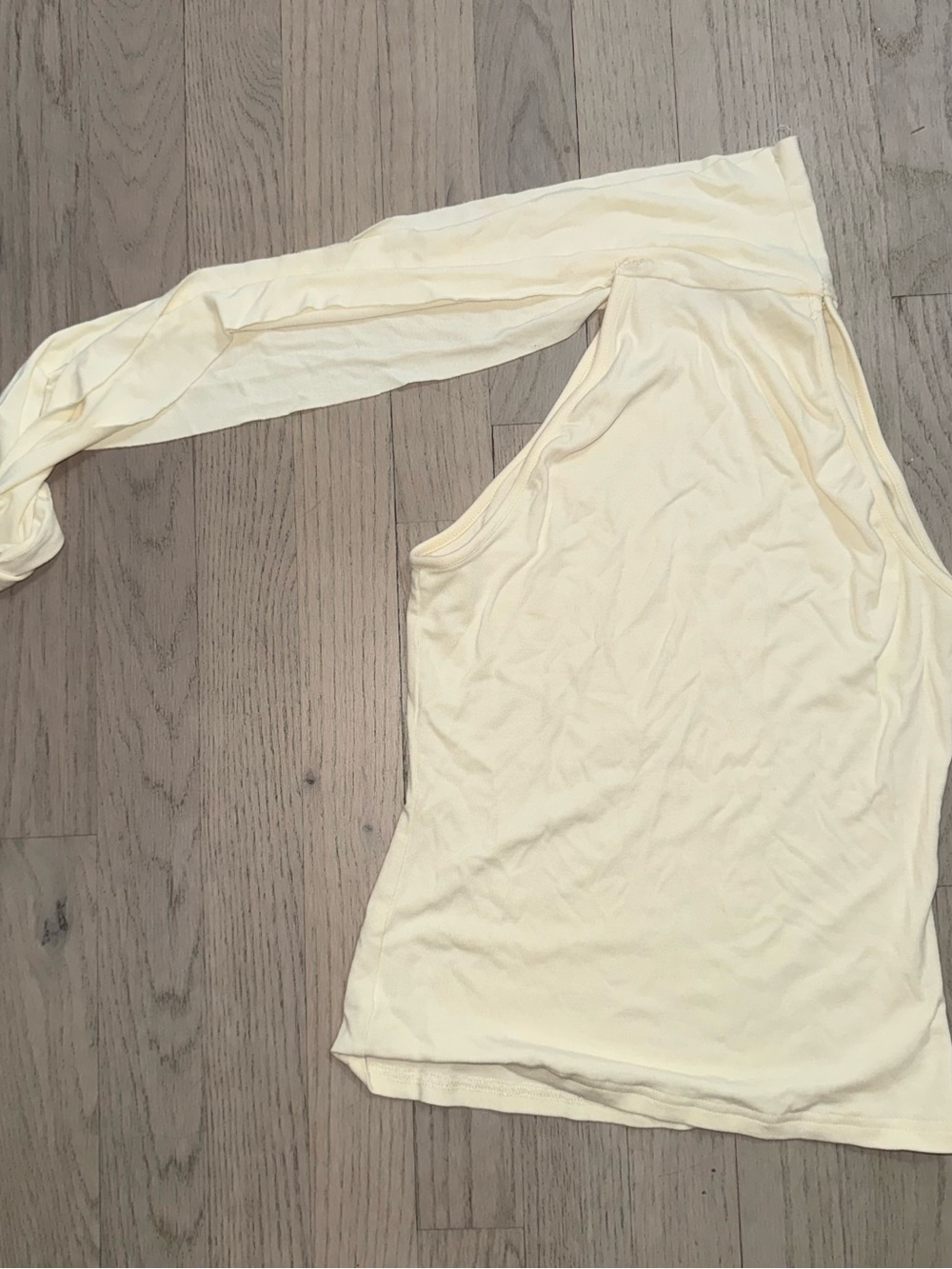 Princess Polly Women’s One-Shoulder Long-Sleeve Top in Pale Yellow ivory 4